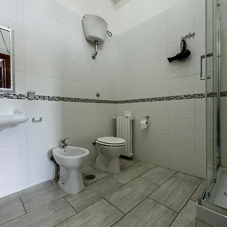 Di Fabio E Veronica Lt 3* نابولي